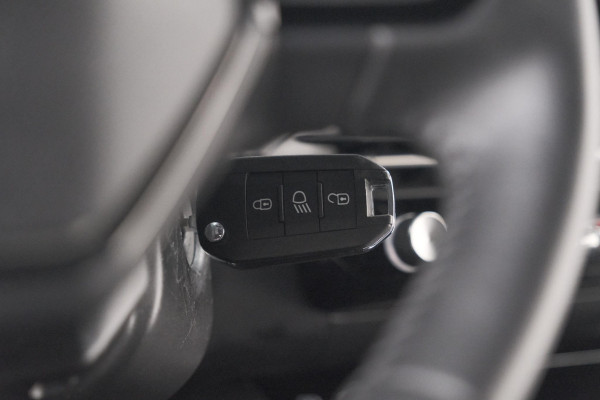 Peugeot 2008 PureTech 100 Allure | Apple Carplay | Parkeersensoren | Climate Control | Cruise Control