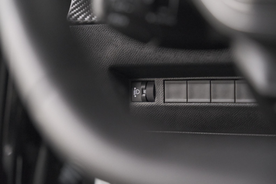 Peugeot 2008 PureTech 100 Allure | Apple Carplay | Parkeersensoren | Climate Control | Cruise Control