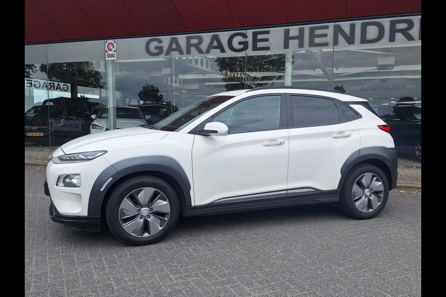 Hyundai Kona EV Premium 64 kWh | SOH: nnb | Warmtepomp | Lage km-stand | Leder | HUD | Blindspot | Full LED |