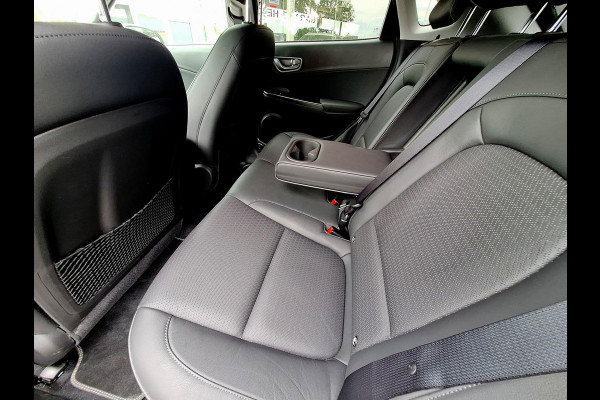 Hyundai Kona EV Premium 64 kWh | SOH: nnb | Warmtepomp | Lage km-stand | Leder | HUD | Blindspot | Full LED |