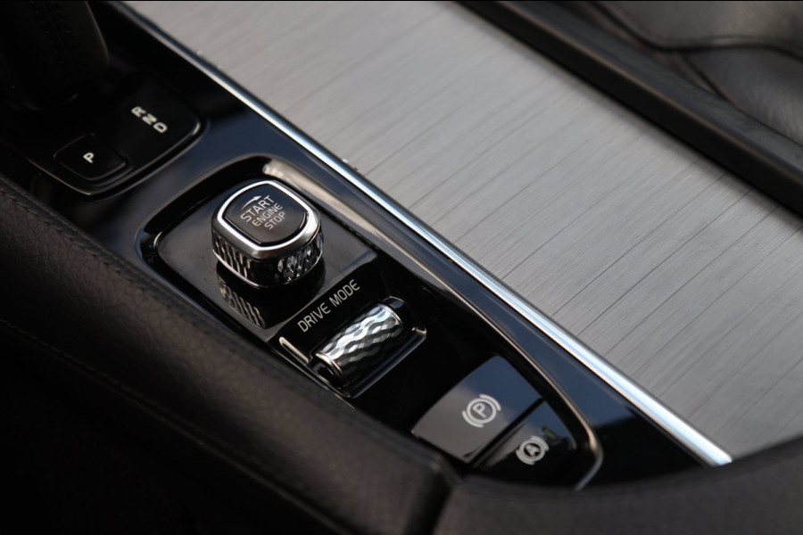 Volvo XC90 2.0 T8 Recharge AWD R-Design / HUD / ACC / KEYLESS / LEDER