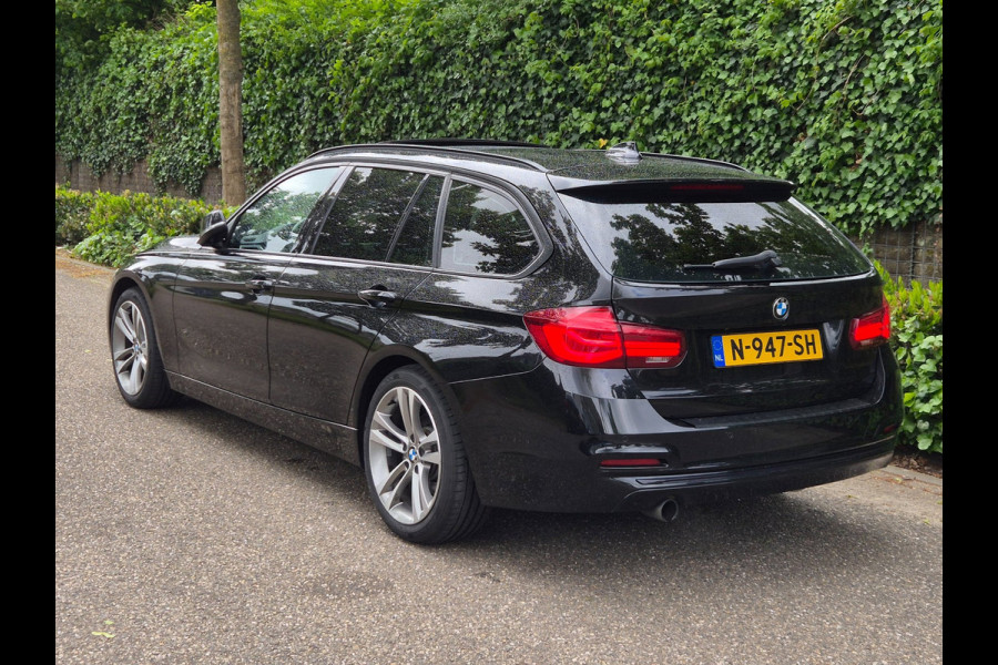 BMW 3 Serie Touring F31 Elk. Trekhaak Panorama Apple CarPlay Navi GR NAP Rijklaar ZGAN Runflat 18inch