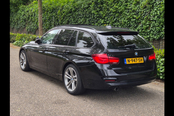 BMW 3 Serie Touring F31 Elk. Trekhaak Panorama Apple CarPlay Navi GR NAP Rijklaar ZGAN Runflat 18inch