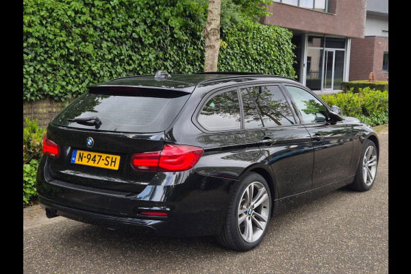 BMW 3 Serie Touring F31 Elk. Trekhaak Panorama Apple CarPlay Navi GR NAP Rijklaar ZGAN Runflat 18inch