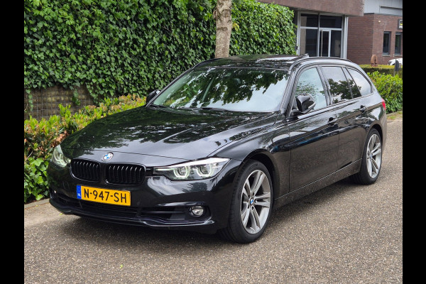 BMW 3 Serie Touring F31 Elk. Trekhaak Panorama Apple CarPlay Navi GR NAP Rijklaar ZGAN Runflat 18inch
