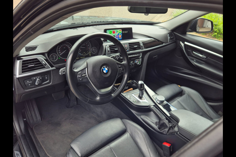 BMW 3 Serie Touring F31 Elk. Trekhaak Panorama Apple CarPlay Navi GR NAP Rijklaar ZGAN Runflat 18inch