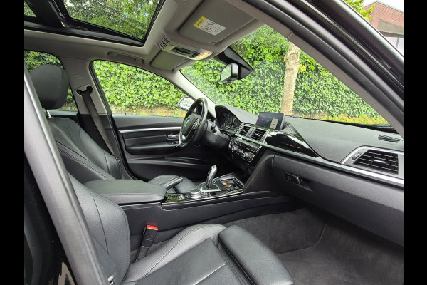 BMW 3 Serie Touring F31 Elk. Trekhaak Panorama Apple CarPlay Navi GR NAP Rijklaar ZGAN Runflat 18inch