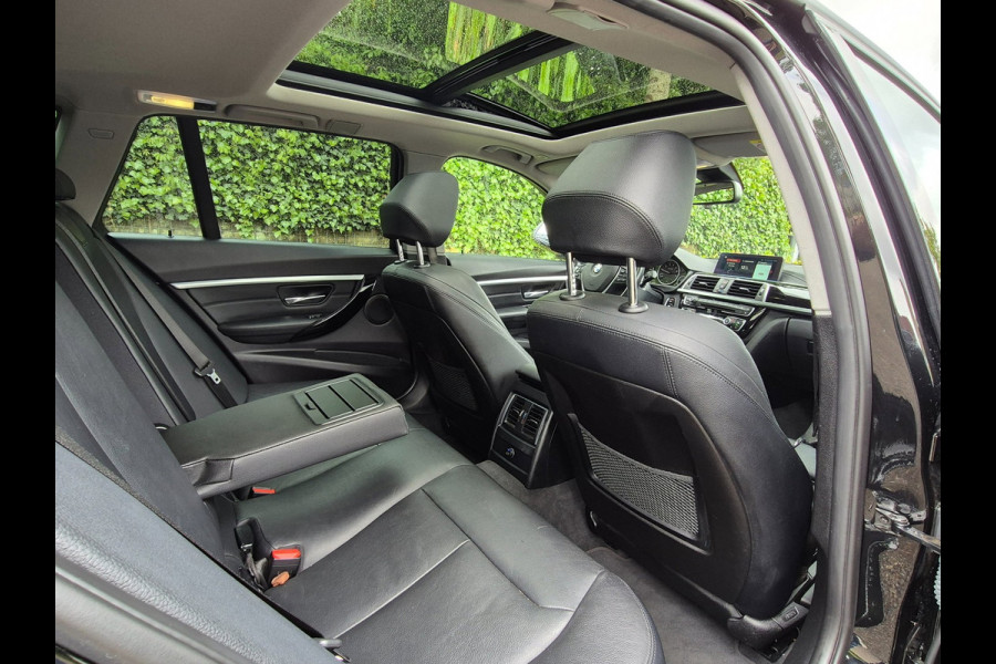 BMW 3 Serie Touring F31 Elk. Trekhaak Panorama Apple CarPlay Navi GR NAP Rijklaar ZGAN Runflat 18inch