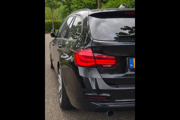BMW 3 Serie Touring F31 Elk. Trekhaak Panorama Apple CarPlay Navi GR NAP Rijklaar ZGAN Runflat 18inch