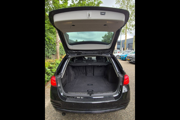 BMW 3 Serie Touring F31 Elk. Trekhaak Panorama Apple CarPlay Navi GR NAP Rijklaar ZGAN Runflat 18inch