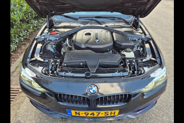 BMW 3 Serie Touring F31 Elk. Trekhaak Panorama Apple CarPlay Navi GR NAP Rijklaar ZGAN Runflat 18inch