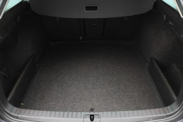 Škoda Octavia Combi 1.5 e-TSI Business Edition Virtual Cockpit, Apple Carplay, Cruise, LED, Climate, Trekhaak, 17''