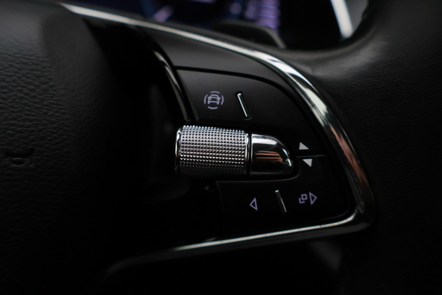 Škoda Octavia Combi 1.5 e-TSI Business Edition Virtual Cockpit, Apple Carplay, Cruise, LED, Climate, Trekhaak, 17''