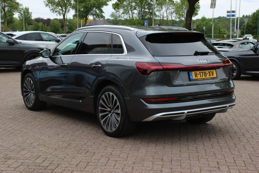 Audi e-tron 55 quattro S edition 95 kWh / SoH 96,4% / 50.665 km! / Trekhaak / Camera / Keyless / B&O /  21'' / Luchtvering / CarPlay / Stoelverwarming / DAB / ACC