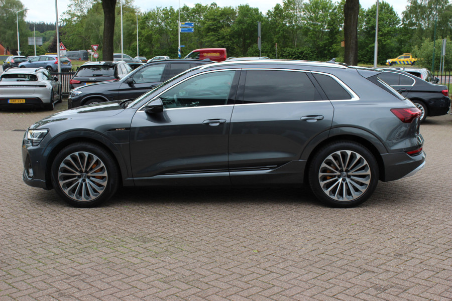 Audi e-tron 55 quattro S edition 95 kWh / SoH 96,4% / 50.665 km! / Trekhaak / Camera / Keyless / B&O /  21'' / Luchtvering / CarPlay / Stoelverwarming / DAB / ACC