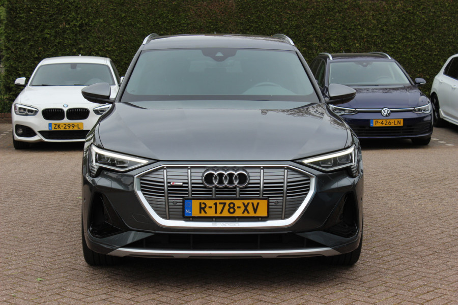 Audi e-tron 55 quattro S edition 95 kWh / SoH 96,4% / 50.665 km! / Trekhaak / Camera / Keyless / B&O /  21'' / Luchtvering / CarPlay / Stoelverwarming / DAB / ACC