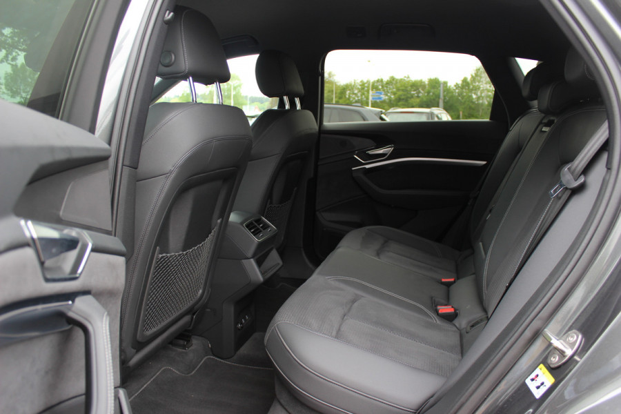 Audi e-tron 55 quattro S edition 95 kWh / SoH 96,4% / 50.665 km! / Trekhaak / Camera / Keyless / B&O /  21'' / Luchtvering / CarPlay / Stoelverwarming / DAB / ACC