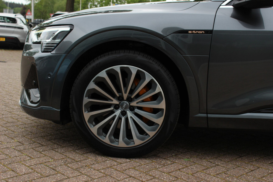 Audi e-tron 55 quattro S edition 95 kWh / SoH 96,4% / 50.665 km! / Trekhaak / Camera / Keyless / B&O /  21'' / Luchtvering / CarPlay / Stoelverwarming / DAB / ACC