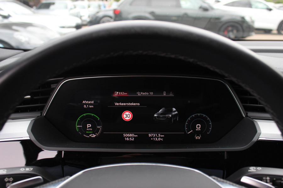 Audi e-tron 55 quattro S edition 95 kWh / SoH 96,4% / 50.665 km! / Trekhaak / Camera / Keyless / B&O /  21'' / Luchtvering / CarPlay / Stoelverwarming / DAB / ACC
