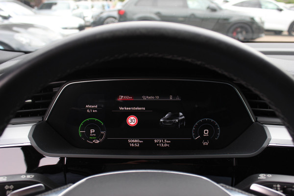 Audi e-tron 55 quattro S edition 95 kWh / SoH 96,4% / 50.665 km! / Trekhaak / Camera / Keyless / B&O /  21'' / Luchtvering / CarPlay / Stoelverwarming / DAB / ACC