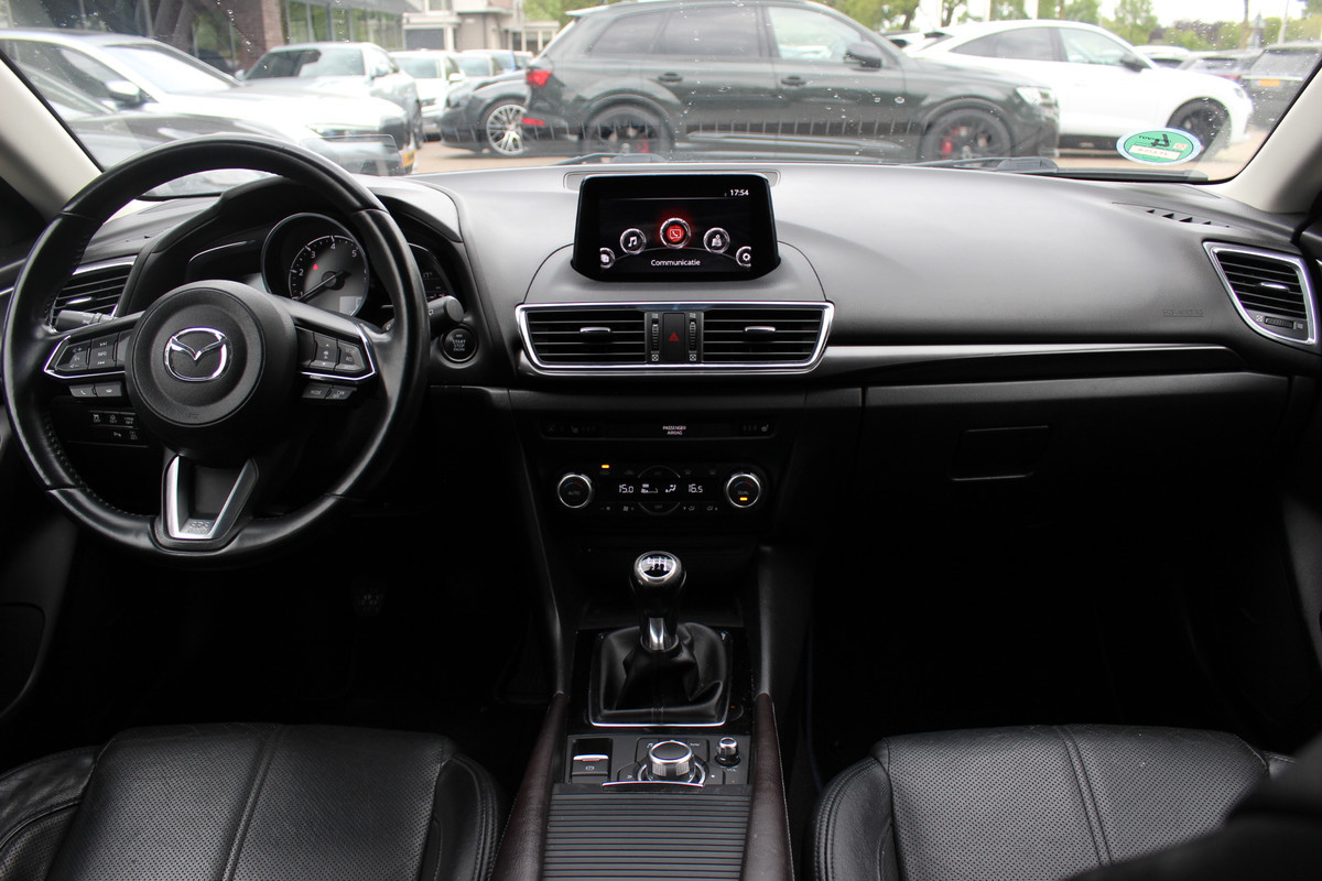 Mazda 3 2.2 SkyActiv-D 150 GT-M / Camera / Head-up / Leder / Keyless / Navigatie / 18'' / Stuur+Stoelverwarming / DAB / ACC