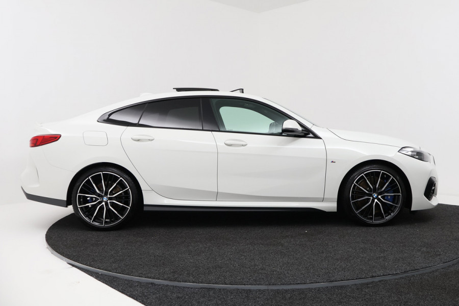 BMW 2 Serie Gran Coupé 218i Executive Edition (PANORAMADAK, STOELVERWARMING, STUURVERWARMING, NAVIGATIE, DEALER ONDERHOUDEN)