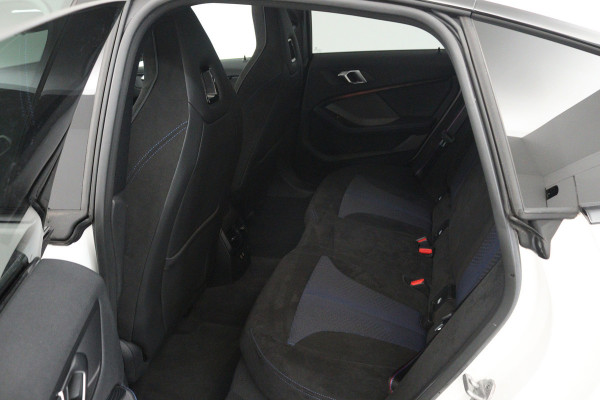 BMW 2 Serie Gran Coupé 218i Executive Edition (PANORAMADAK, STOELVERWARMING, STUURVERWARMING, NAVIGATIE, DEALER ONDERHOUDEN)