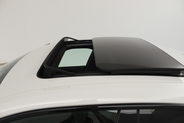 BMW 2 Serie Gran Coupé 218i Executive Edition (PANORAMADAK, STOELVERWARMING, STUURVERWARMING, NAVIGATIE, DEALER ONDERHOUDEN)