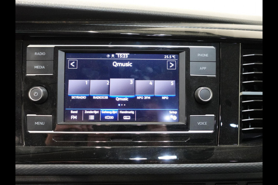 Volkswagen Transporter 2.0TDI L2H1 150PK Highline Dubbele Cabine Automaat Airco ACC Camera Parkeersensoren Trekhaak
