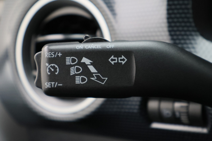Volkswagen up! 1.0 BMT move up! Camera, Cruise, DAB, Airco, PDC