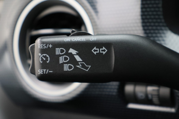 Volkswagen up! 1.0 BMT move up! Camera, Cruise, DAB, Airco, PDC