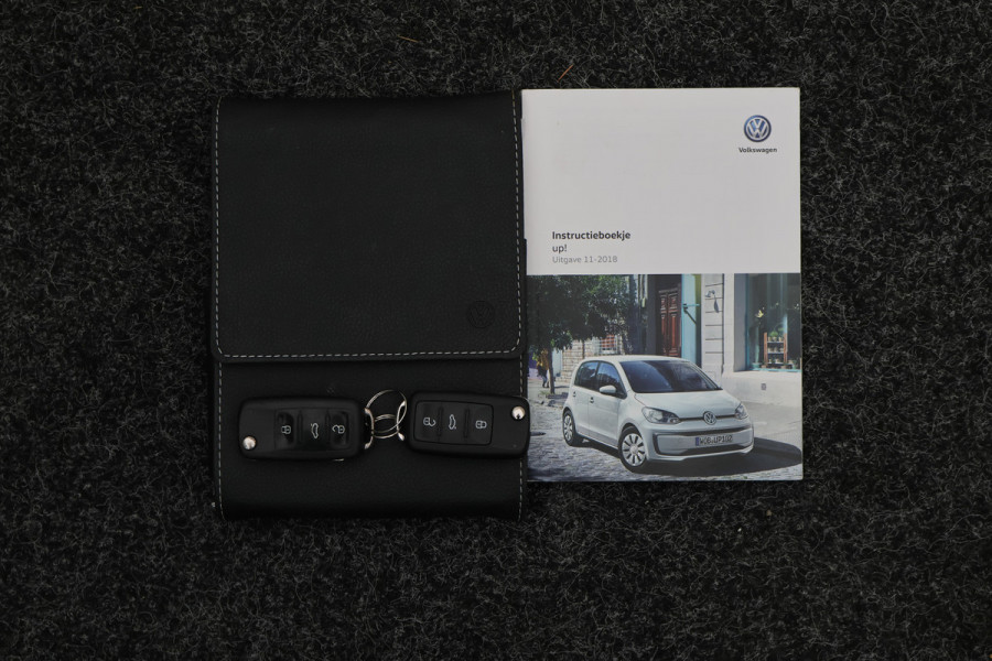 Volkswagen up! 1.0 BMT move up! Camera, Cruise, DAB, Airco, PDC