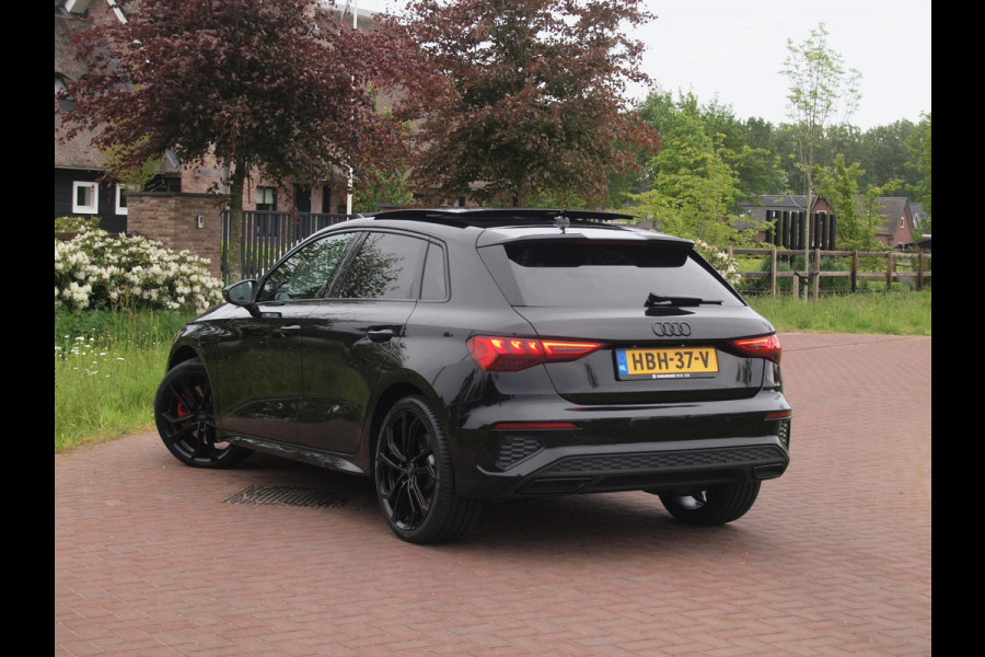 Audi A3 Sportback 45 TFSI e S edition Competition | Panoramadak | RS stoelen | Black optic pakket |