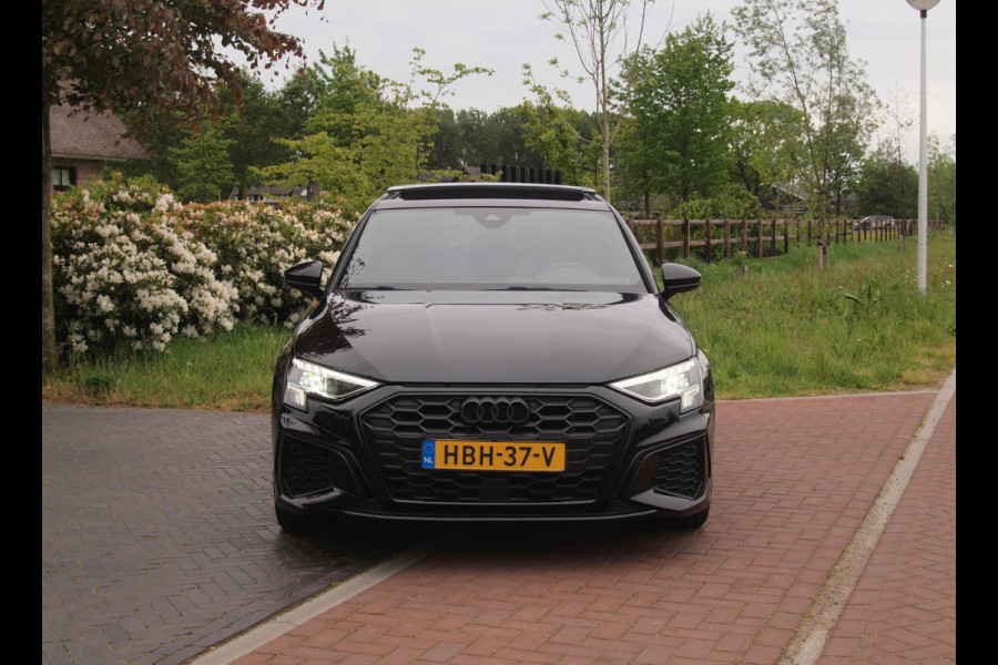 Audi A3 Sportback 45 TFSI e S edition Competition | Panoramadak | RS stoelen | Black optic pakket |