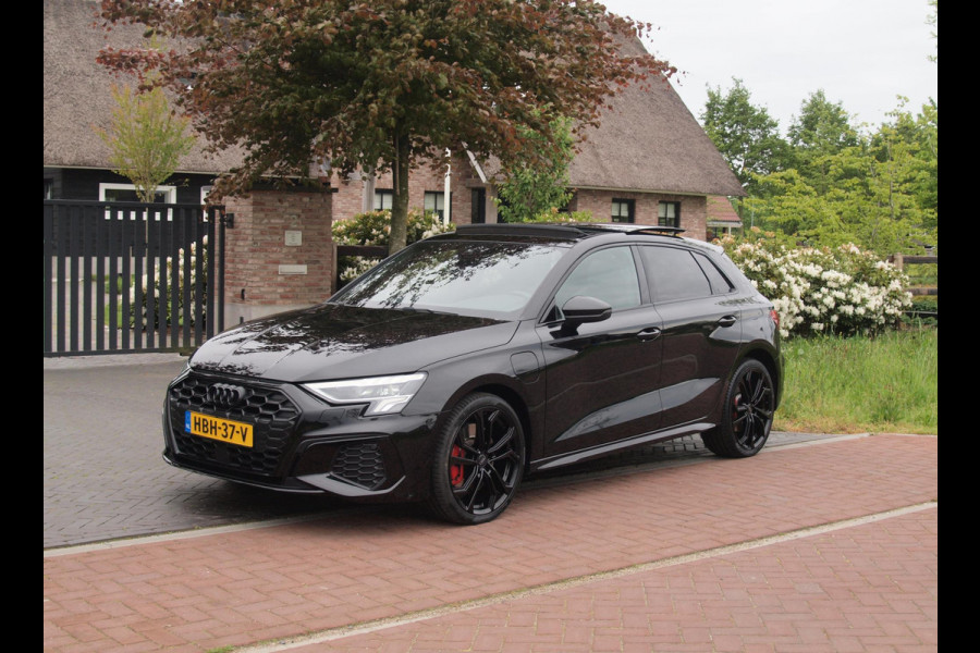 Audi A3 Sportback 45 TFSI e S edition Competition | Panoramadak | RS stoelen | Black optic pakket |