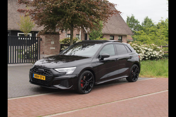 Audi A3 Sportback 45 TFSI e S edition Competition | Panoramadak | RS stoelen | Black optic pakket |