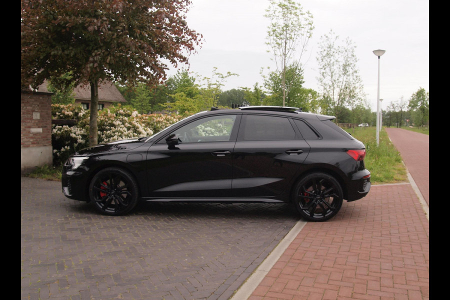 Audi A3 Sportback 45 TFSI e S edition Competition | Panoramadak | RS stoelen | Black optic pakket |