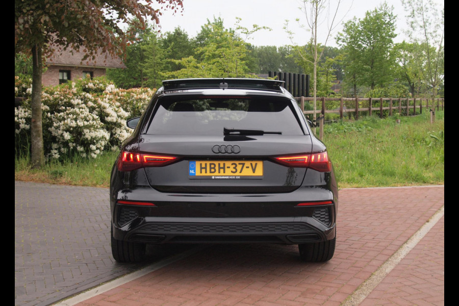 Audi A3 Sportback 45 TFSI e S edition Competition | Panoramadak | RS stoelen | Black optic pakket |