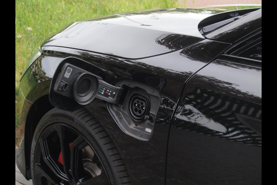 Audi A3 Sportback 45 TFSI e S edition Competition | Panoramadak | RS stoelen | Black optic pakket |