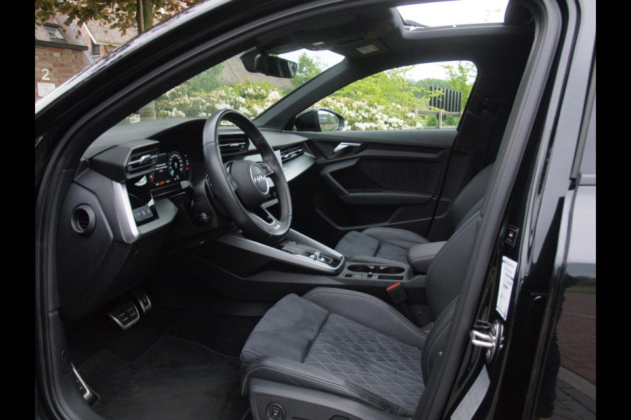 Audi A3 Sportback 45 TFSI e S edition Competition | Panoramadak | RS stoelen | Black optic pakket |