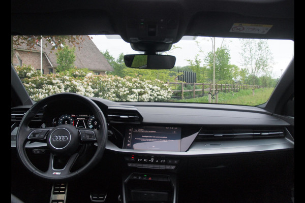Audi A3 Sportback 45 TFSI e S edition Competition | Panoramadak | RS stoelen | Black optic pakket |