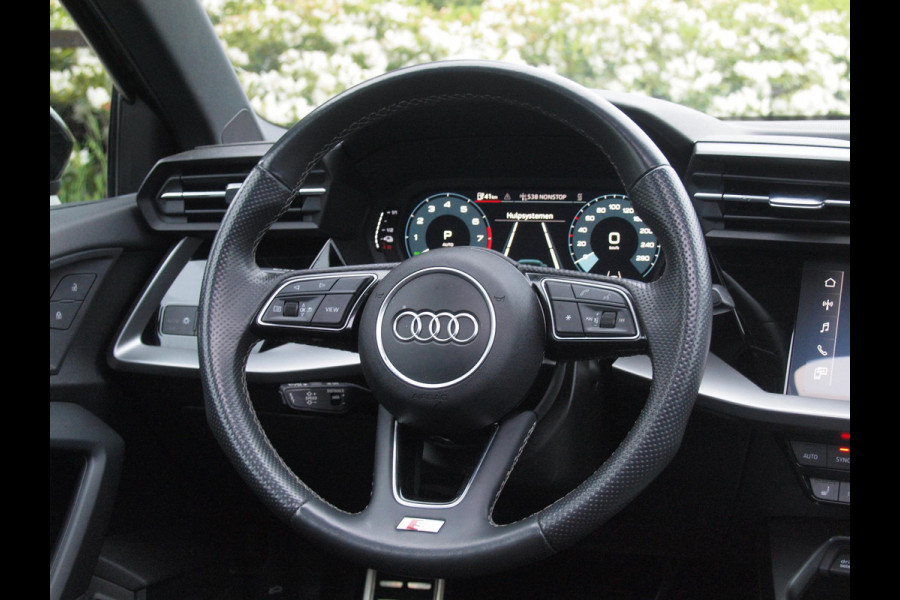 Audi A3 Sportback 45 TFSI e S edition Competition | Panoramadak | RS stoelen | Black optic pakket |
