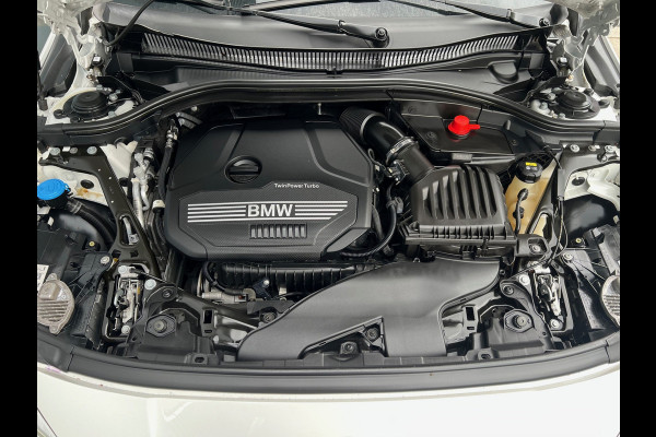 BMW 1-serie BWJ 2021 | 118i 136PK High Ex AUTOMAAT | SPORTSTOELEN | CLIMA | NAVI | CARPLAY | PDC 2X | LEDER/STOF | 18'' LMV