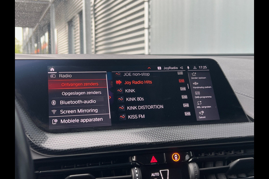BMW 1-serie BWJ 2021 | 118i 136PK High Ex AUTOMAAT | SPORTSTOELEN | CLIMA | NAVI | CARPLAY | PDC 2X | LEDER/STOF | 18'' LMV