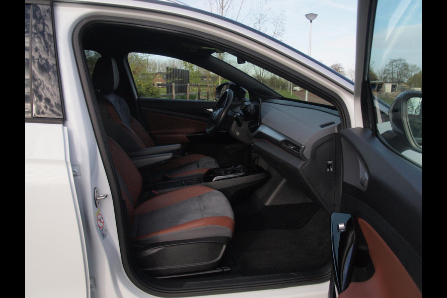 Volkswagen ID.4 First 77 kWh | Camera | Trekhaak | Sfeerverlichting | Apple Carplay | Cruise Control |