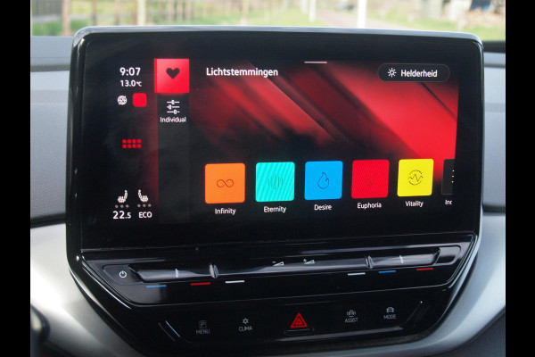 Volkswagen ID.4 First 77 kWh | Camera | Trekhaak | Sfeerverlichting | Apple Carplay | Cruise Control |