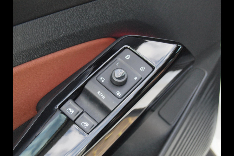 Volkswagen ID.4 First 77 kWh | Camera | Trekhaak | Sfeerverlichting | Apple Carplay | Cruise Control |