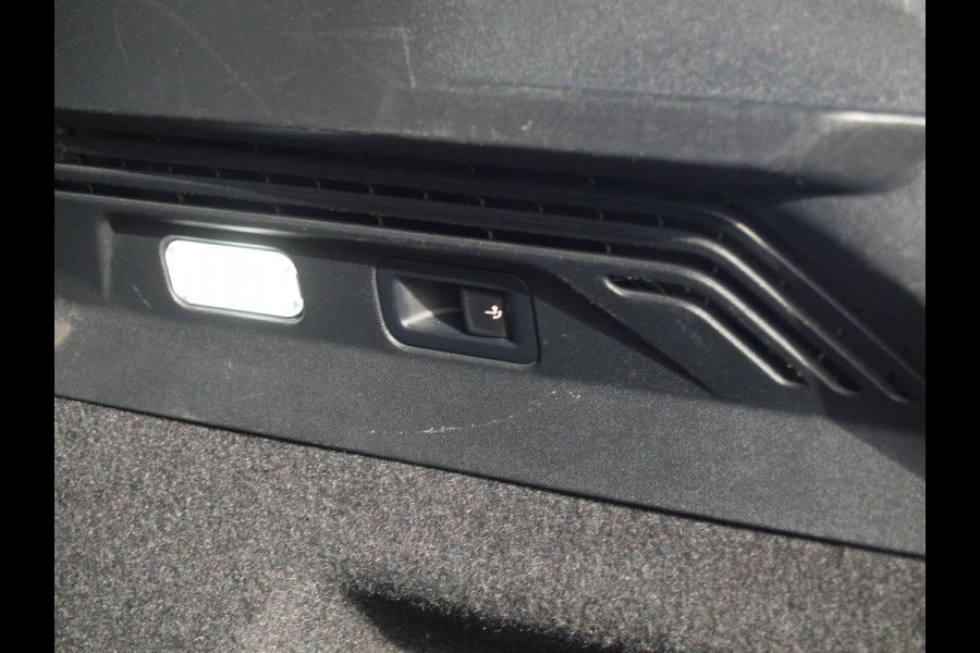 Volkswagen ID.4 First 77 kWh | Camera | Trekhaak | Sfeerverlichting | Apple Carplay | Cruise Control |
