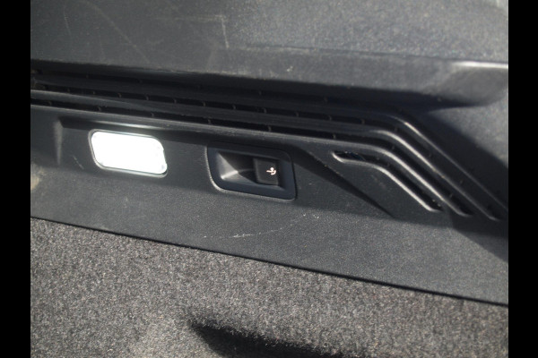 Volkswagen ID.4 First 77 kWh | Camera | Trekhaak | Sfeerverlichting | Apple Carplay | Cruise Control |