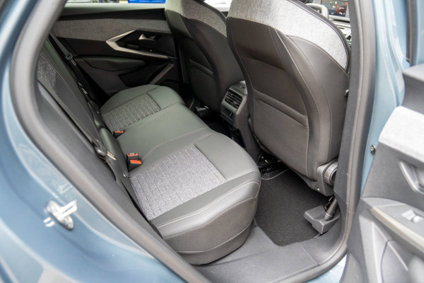 Peugeot 3008 1.2 Hybrid 136 Allure|Prijs rijklaar incl. 12 mnd garantie| Camera Carplay DAB parkeersensoren achter LMV LED